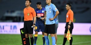 【龙八国际】足球报：足协“内部批评”了大连人与广州城一战的第四官员