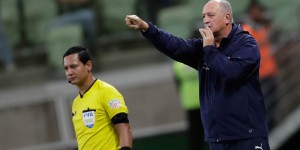 【龙八国际】韩日世界杯8强主帅现状：斯科拉里仍在执教，希丁克卡马乔赋闲