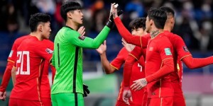 【龙八国际】记者：国足将于明晚23点15抵深备战韩国，后者19号中午抵深
