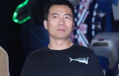 【龙八国际】黄健翔调侃：中国孩子将来恐怕无地踢球，因为球场被飞盘占领