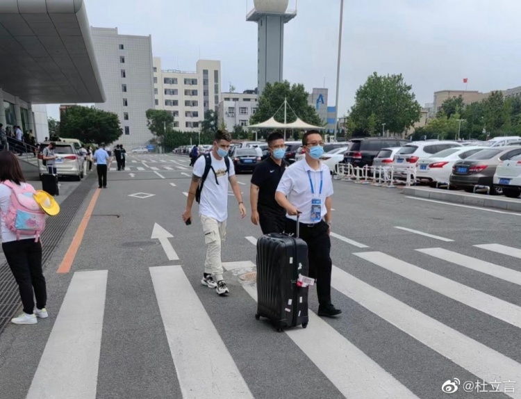 媒体人:奥斯卡已抵达大连赛区,莱科就指望他了