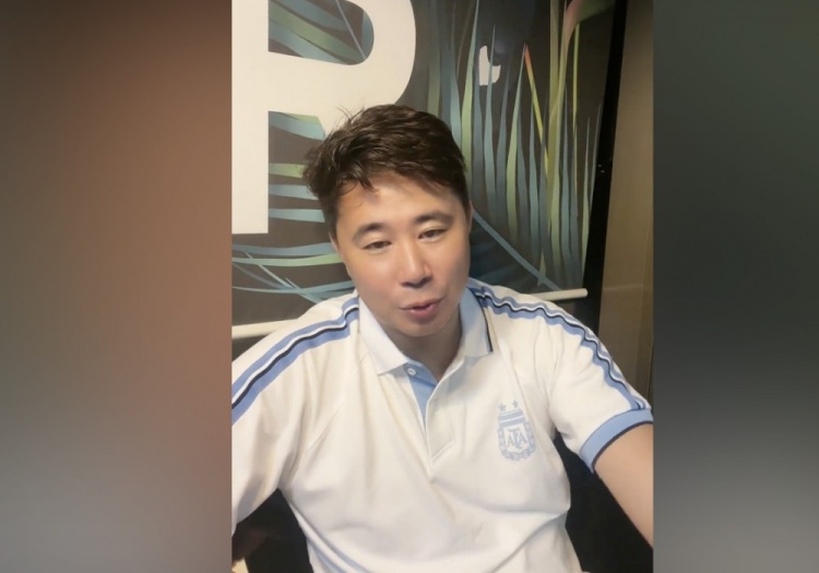 董方卓谈球员打游戏、玩直播:不影响休息就行,布朗还推销游戏机