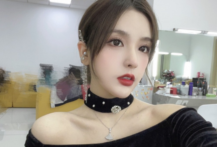 LPL今日解说排班:王多多、Rita、记得搭档嘉宾ZZR
