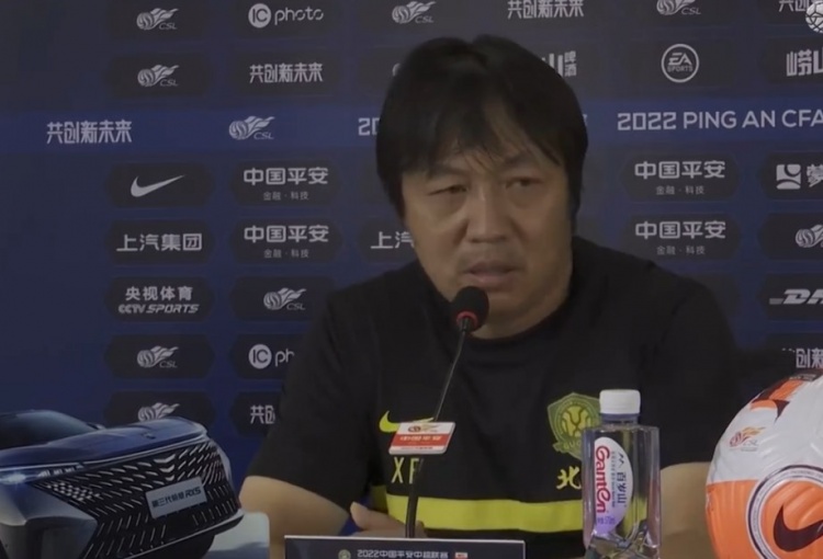 谢峰:我让队员把放假的想法放一放,明天赢下深圳队多放两天假