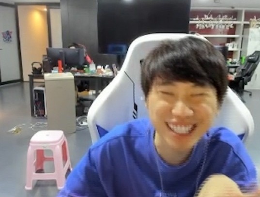 Doinb:LOL五个位置里面辅助是最垃圾的,辅助就是工具人!