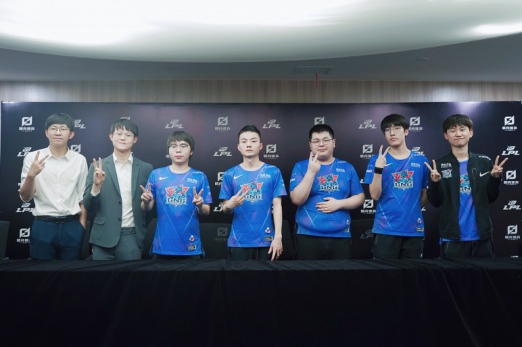 LNG赛后返图:加强团队协作 积极努力的备战之后的比赛