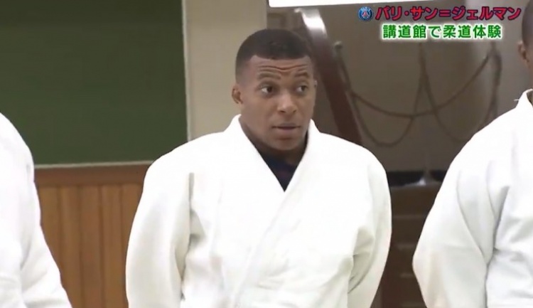 ?我滴龟龟！姆巴佩现场观摩柔道，一脸震惊吓出表情包?