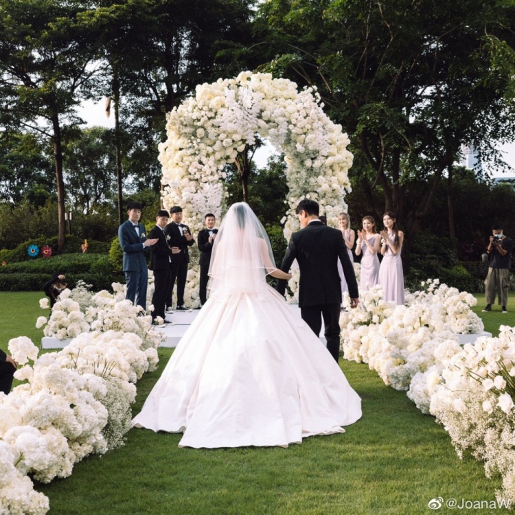 【图集】?‍♀️?‍♂️ 韦世豪与妻子吴雅婚礼现场