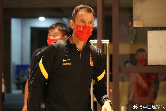 国足选拔队结束东亚杯征程,全体抵达海口驻地酒店