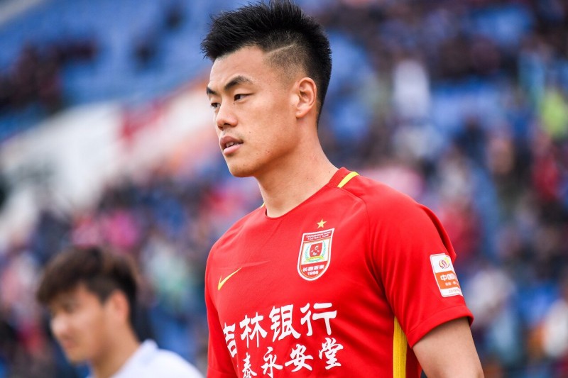 鲁媒:泰山亚泰上演四外援对决,谭龙“神经刀”值得被特别关注