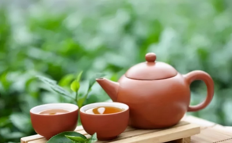 退休之后,与人关系再熟,也不要随意请以下几种人吃饭