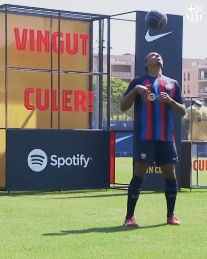 ⚽传统艺能不可丢，巴萨新援孔德颠球视频来了！
