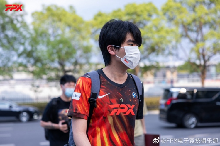 FPX赛前返图：灵翰落雷泽，炙羽震万钧