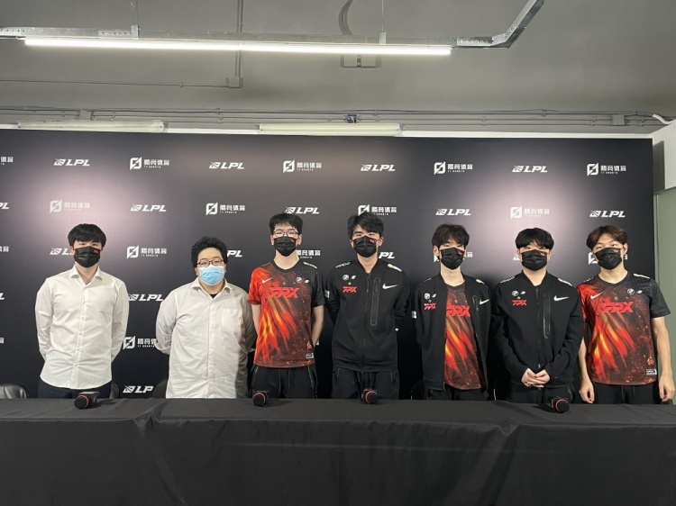 FPX赛后群访 Summit:今天自己的状态不错,运气也很不错