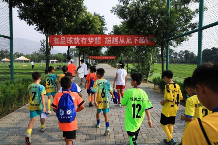 全国校足办主任王登峰:校园足球7年发展,5500万名学生参与