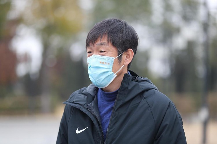高洪波:青训教练要教导球员要做球星先做人的道理,做到为人师表