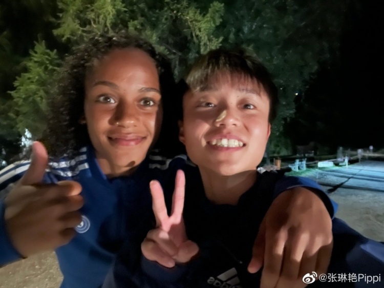 张琳艳社媒送中秋祝福:举头望明月,低头思故乡