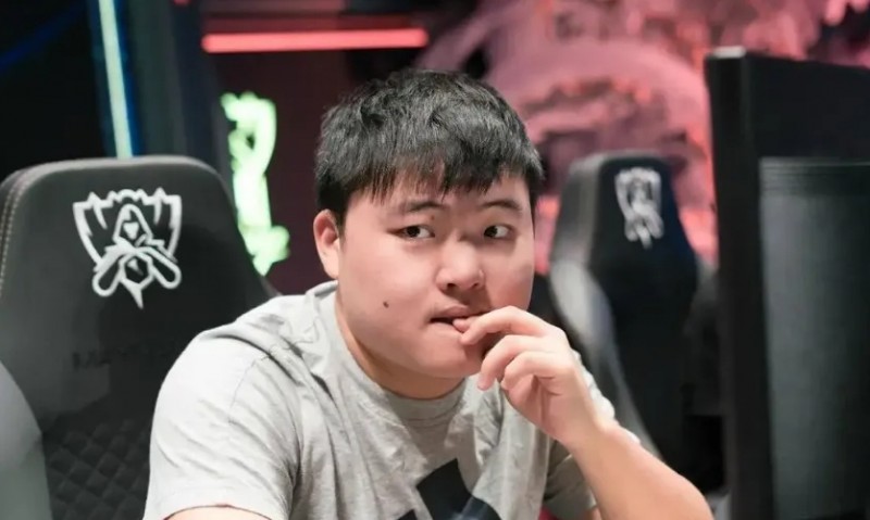 Uzi:如果今年JKL再夺冠选个卡莎皮肤,肯定都买爆了!