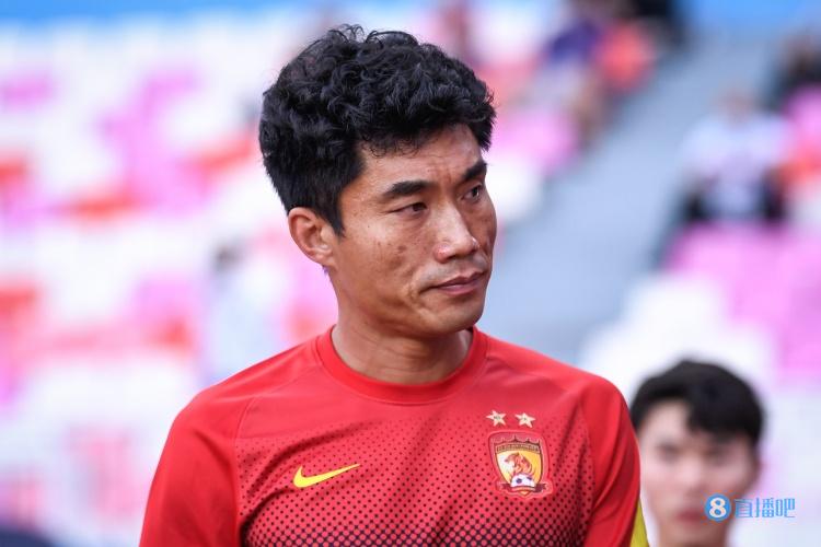 粤媒:郑智急需解决进攻端问题,相比之下广州队小将特点不明显