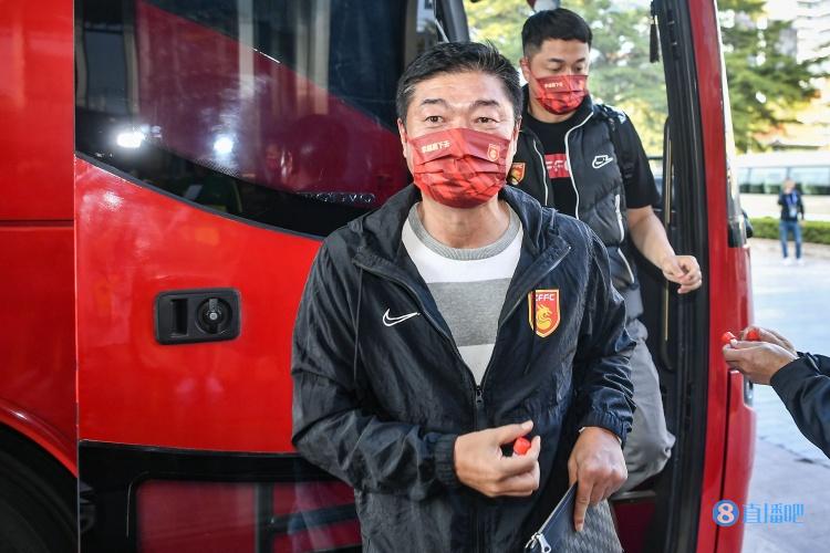 足球报:河北队尚未解决个别离队球员欠薪仲裁,有钱也无法引援