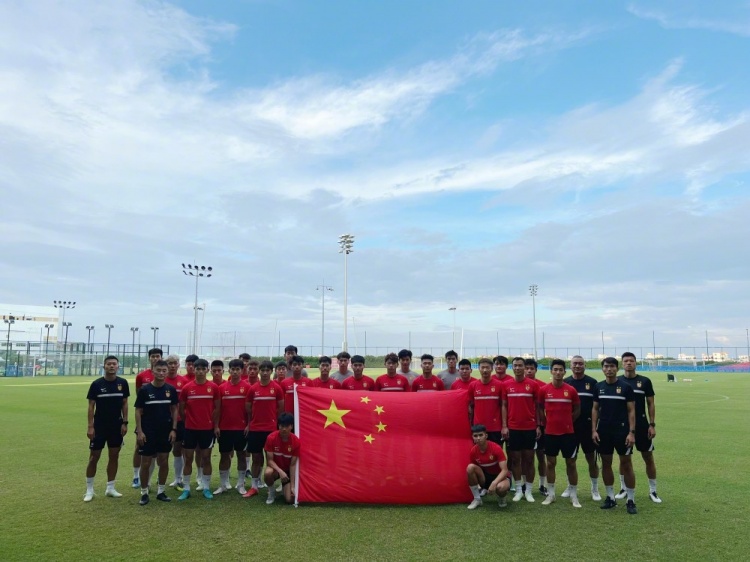 郑智:国家荣誉高于一切,每名球员要尽心尽力为中国足球做贡献