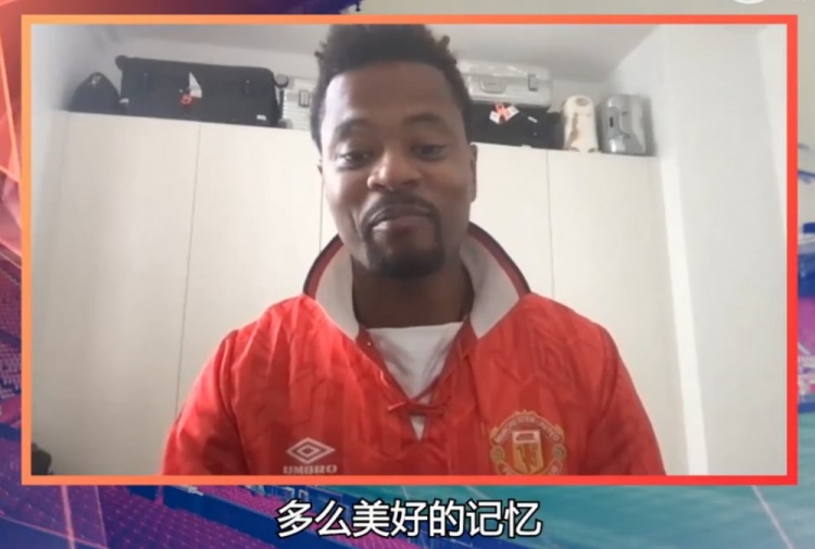 埃弗拉与董方卓叙旧:我们应该回老特拉福德看比赛,寻找一些回忆