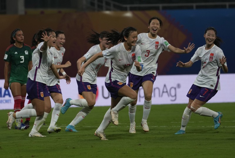 东体:中国U17女足教练组观摩西班牙比赛,身高占优末轮或有机会