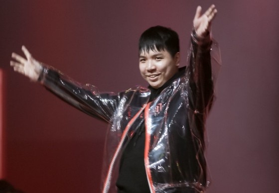 AJ:RNG表现我非常满意,希望明年能买RNG皮肤