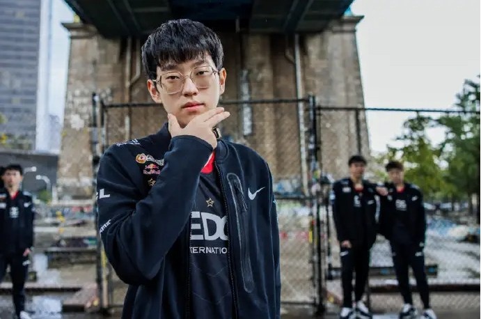 外网粉丝热议Scout阳性:就不应该和Fnatic选手握手!快快好起来