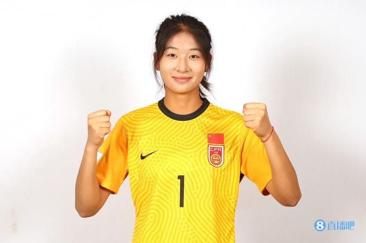媒体人:U17女足国门刘晨偶像是门迪 曾被借调去训练冬季项目