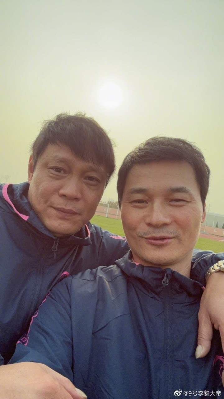 都是老熟人!李毅参加职业教练培训班,合影范志毅、杨晨
