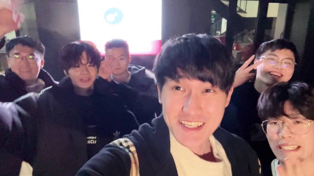 WBG分享选手跨年倒计时:五 四 三 二 一 —— “新年快乐!”
