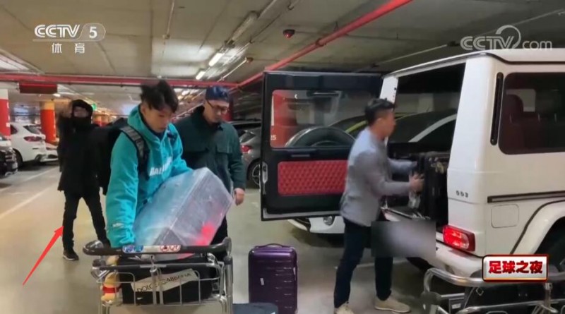 这治安...谭凯元抵达西班牙时遭遇窃贼,接机的高雷雷狂追夺行李