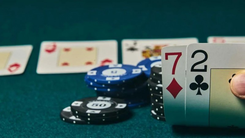 【EV扑克】教学:河牌要不要开第三枪偷鸡,先想清楚这8个问题