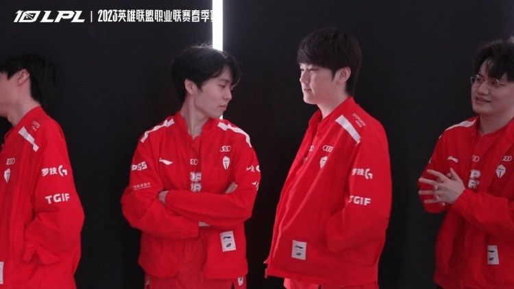 TES赛前花絮 跟Rookie打闹的JackeyLove