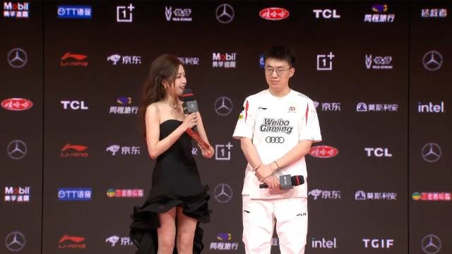 赛后采访Xiaohu:队伍用Shy哥的话来说就是喜欢发育