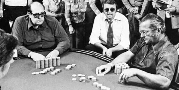 【EV扑克】故事 | WSOP主赛剩余3人,从记分牌领先者到第三名出局只用了2次盲推
