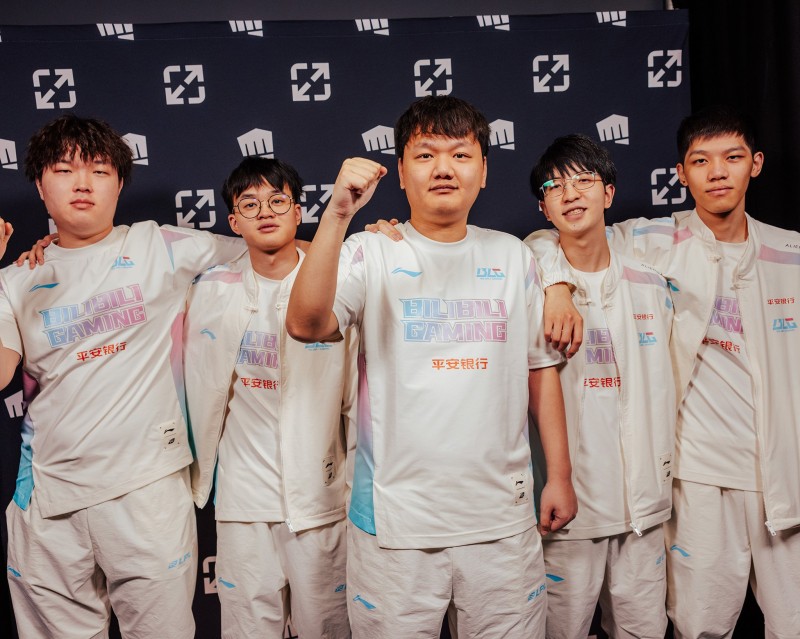 LOL官推分享BLG、GAM等入围赛A组四队合照:欢迎来到伦敦!