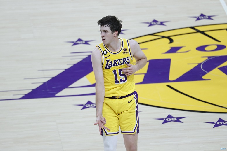 大发体育-NBA仅4人分区决赛前3战砍20分5助&真实命中率65%+:乔库詹&里夫斯,大发助力你的致富之路!