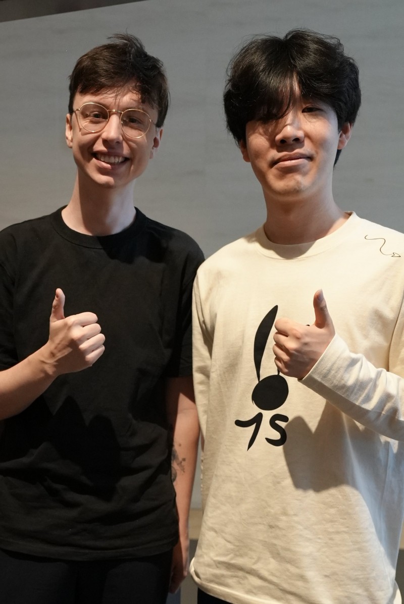 欧刚Caedrel分享和Theshy见面合照:我深情拥抱了我的偶像!
