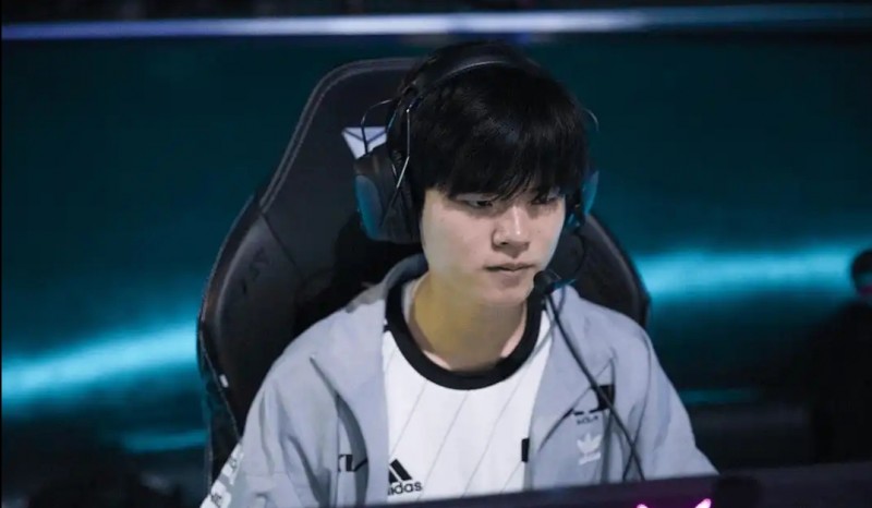 Deft：队内最重要的交流就是修改了BP的方向性