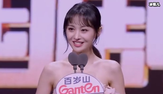 郑爽一家唱歌活泼有爱,台下baby跟着摇摆肖战满脸温柔