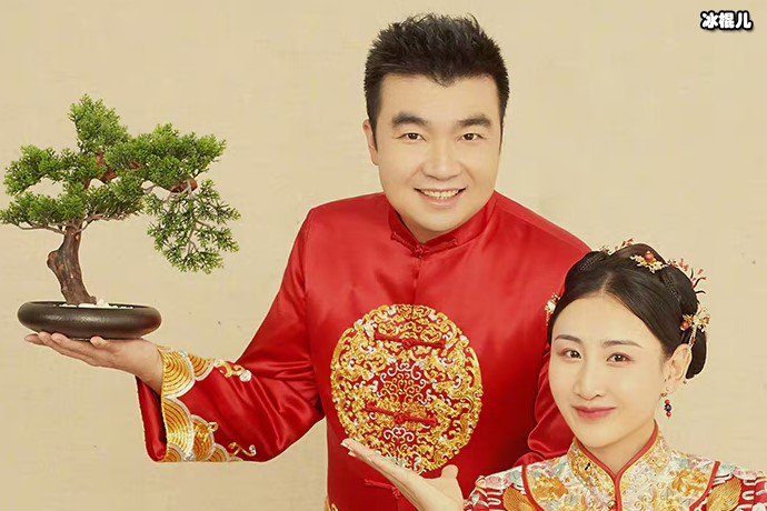 何雯娜晒迪士尼游玩照片,购物比较多满心欢喜