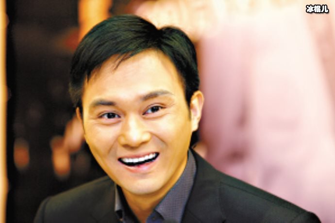 张智霖晒袁咏仪追李敏镐新剧，袁咏仪表示：我最爱还是我老公
