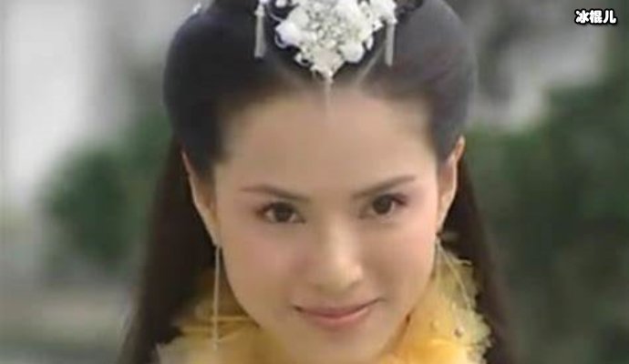 李若彤踏春出游不惧镜头,不老女神就是这么自信