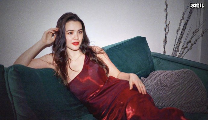 太有爱啦钟丽缇参加女团,继父张伦硕带俩女儿为其打call