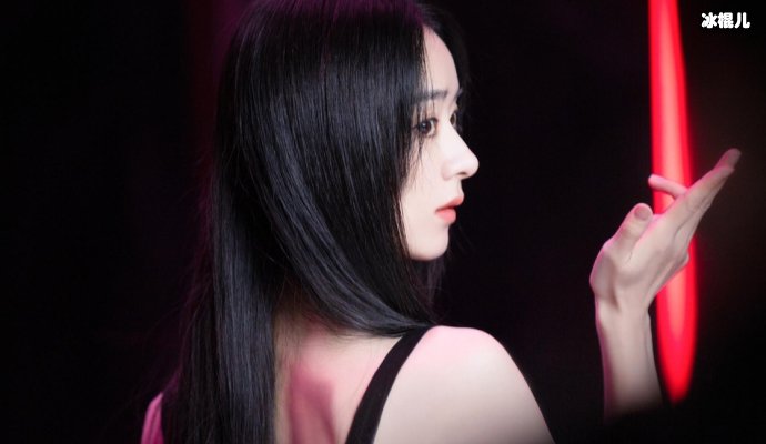 赵丽颖新照超萌少女感十足，原来被少女人设毁掉的不止杨幂