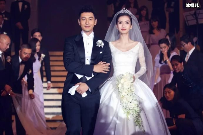 黄晓明和杨颖甜蜜烛光晚餐，表白妻子超有爱