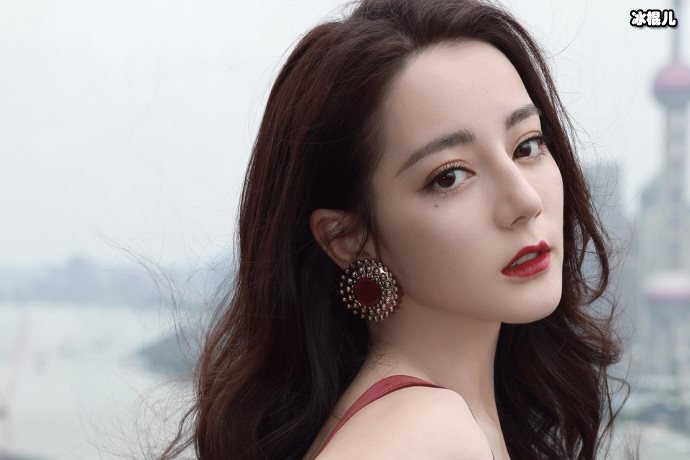 杨紫同热巴粉丝互撕,杨紫工作室表示追究责任