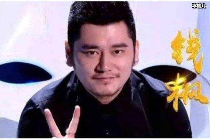 她与钱枫太豪放,这个女明星与男友当街热吻